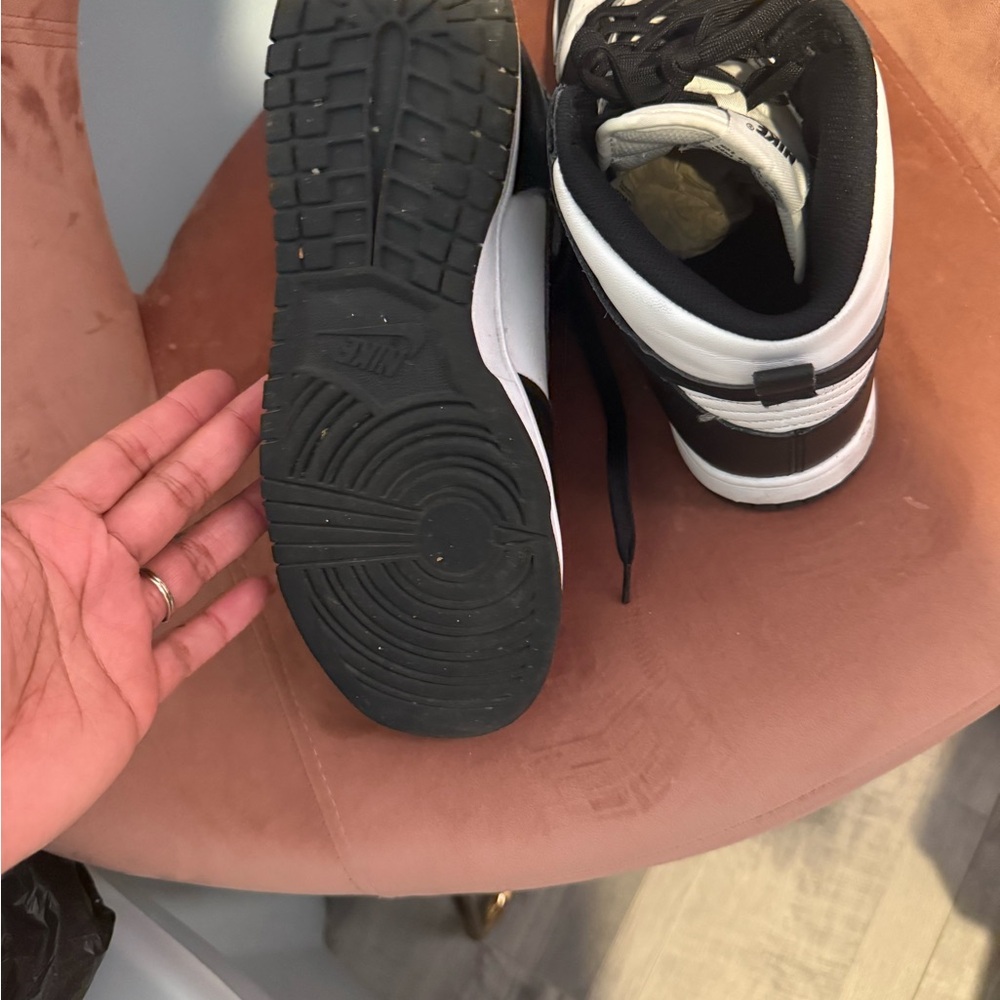 Nike Black and White High-Tops - Picture 5 of 5
